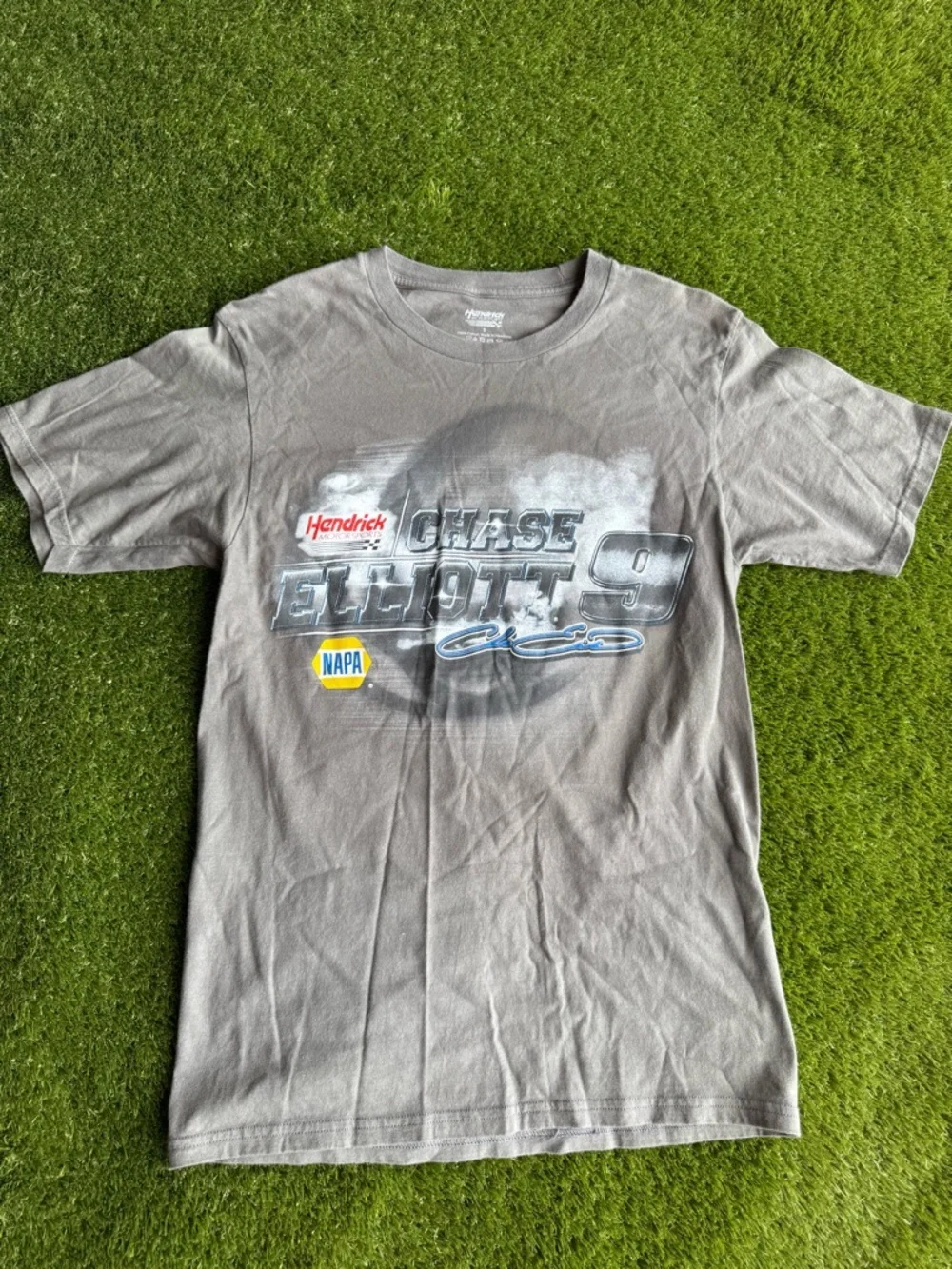 Chase Elliott NASCAR Grey Graphic Shirt‎ Size Small Napa Hendrick Motorsports #9